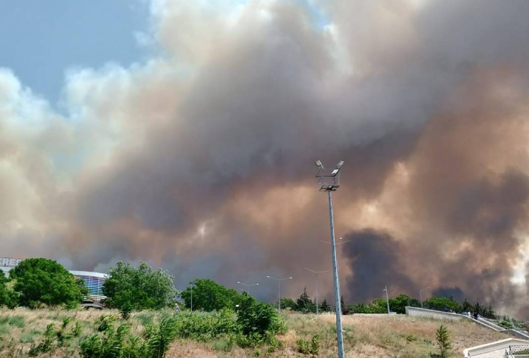 Çanakkale’de yangın kabusu! Hastane, köyler, havalimanı… Hepsi tahliye edildi! 4